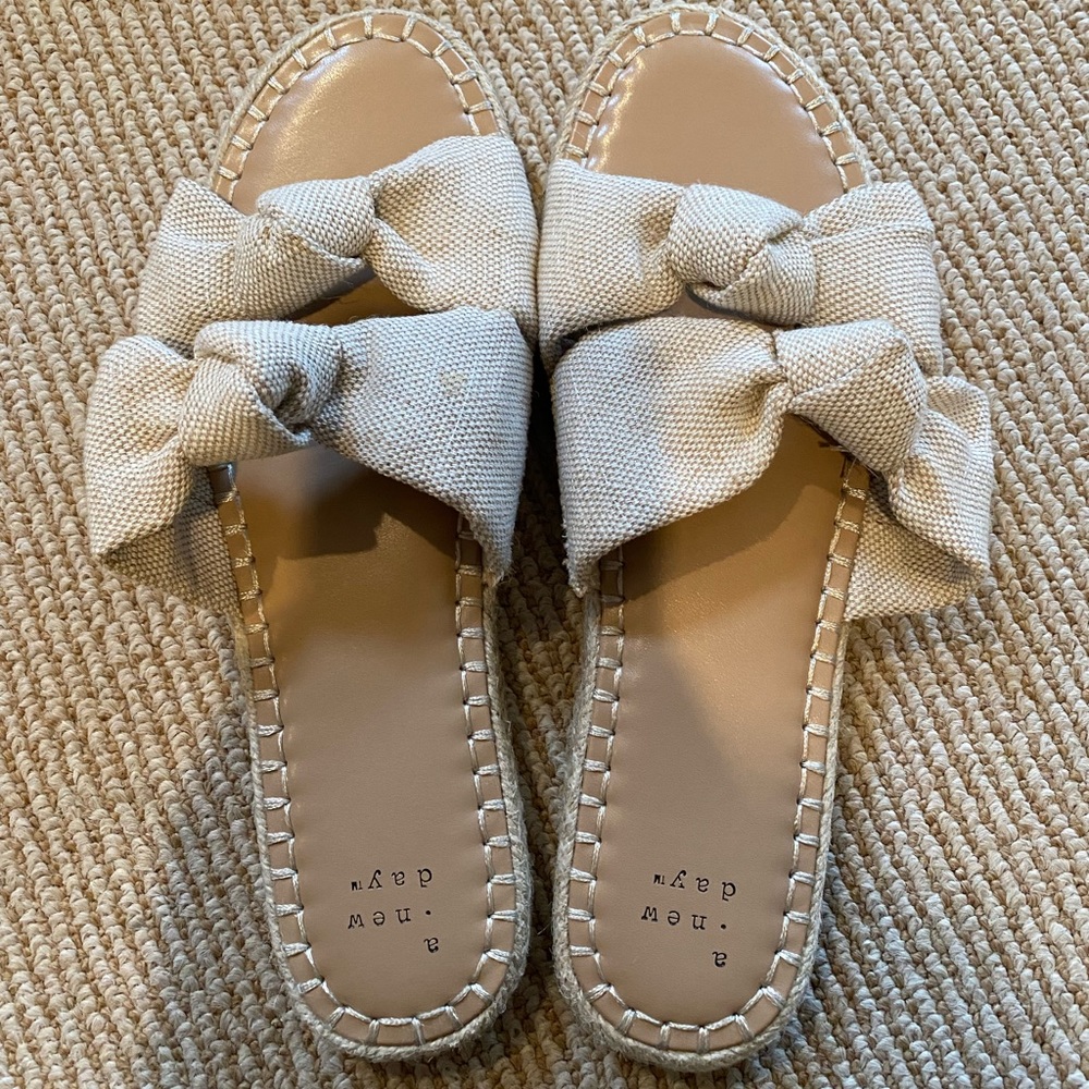 Size 8.5 A New Day Knotted Flats